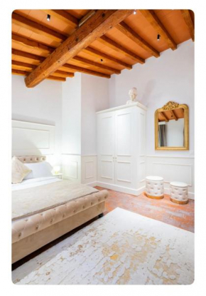 The bright window in Florence! Centralissimo!